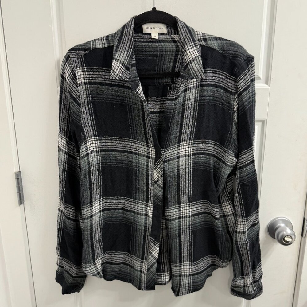 3/$30 Anthropologie Cloth & stone Plaid Button Down shirt Size Medium